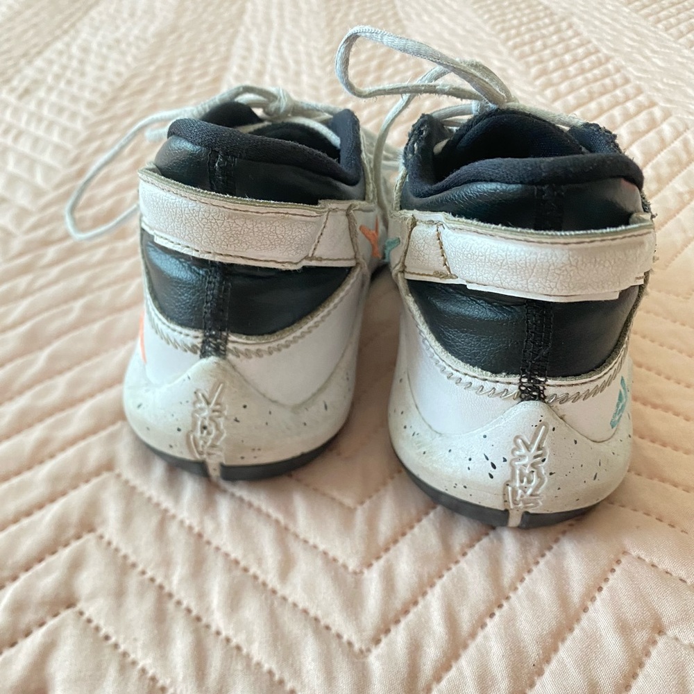 Nike sneakers - Picture 2 of 5